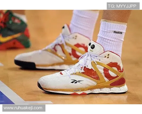 姚明亲自开箱评测全新球鞋见证篮球传奇的时尚魅力与科技创新