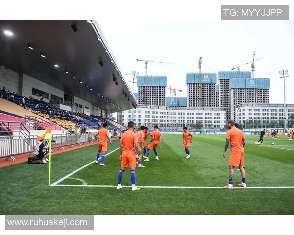 中超激战山东鲁能对阵大连人队全力争胜展现足球魅力与激情 中超激战山东鲁能对阵大连人队全力争胜展现足球魅力与激情