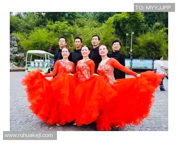 足球明星与女星同框高清合影展现魅力与风采的精彩瞬间 足球明星与女星同框高清合影展现魅力与风采的精彩瞬间